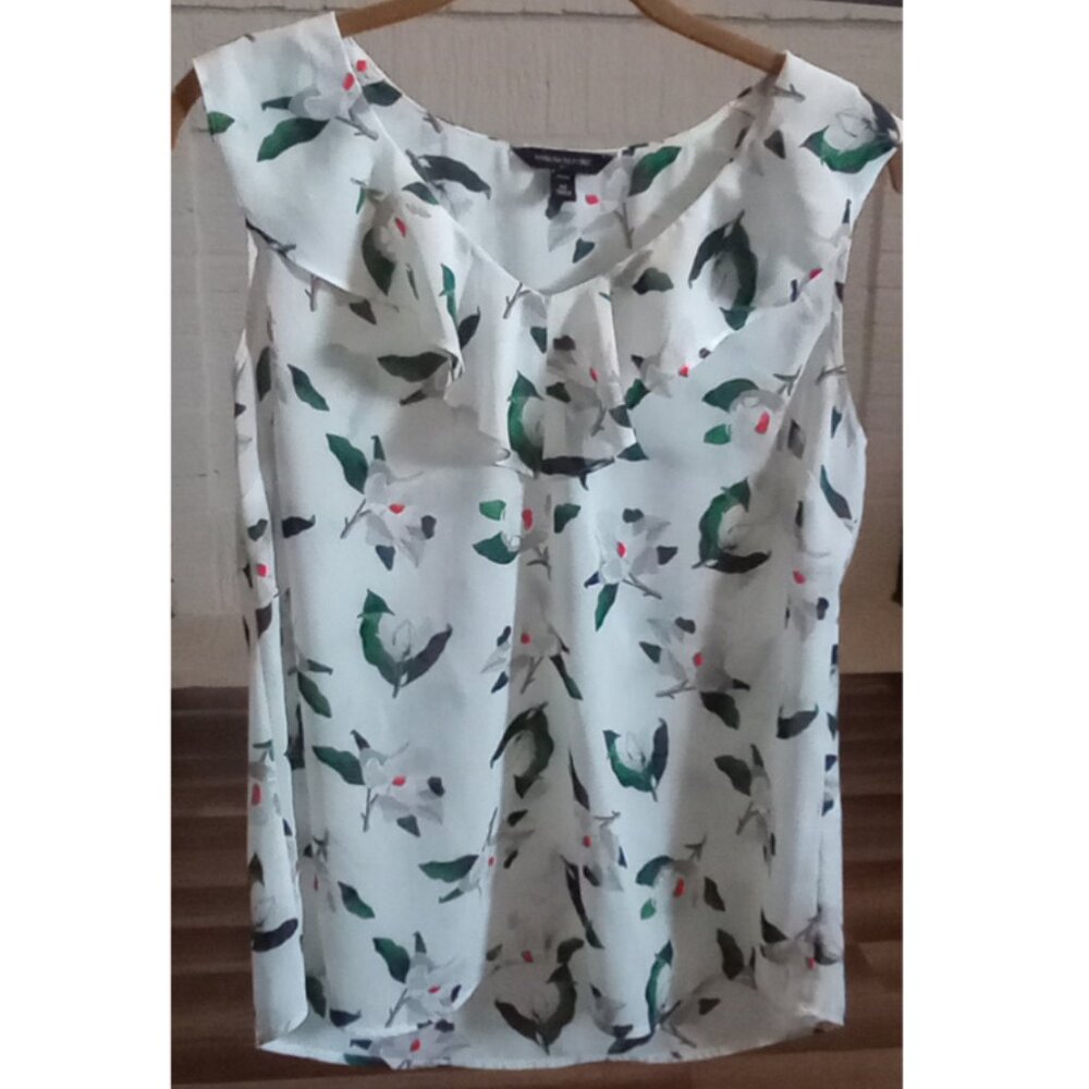 Banana Republic Floral Print Blouse, Sleeveless Ruffled White Size Medium Petite
